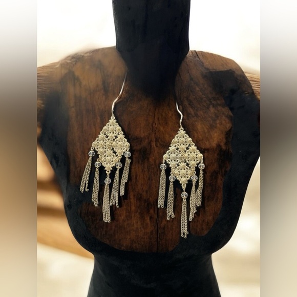 None Jewelry - Very unique, lightweight tassel type earrings